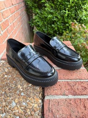 Women's Forever 21 Black Penny Chunky Loafers w/ Lug Sole Faux Patent Leather 9